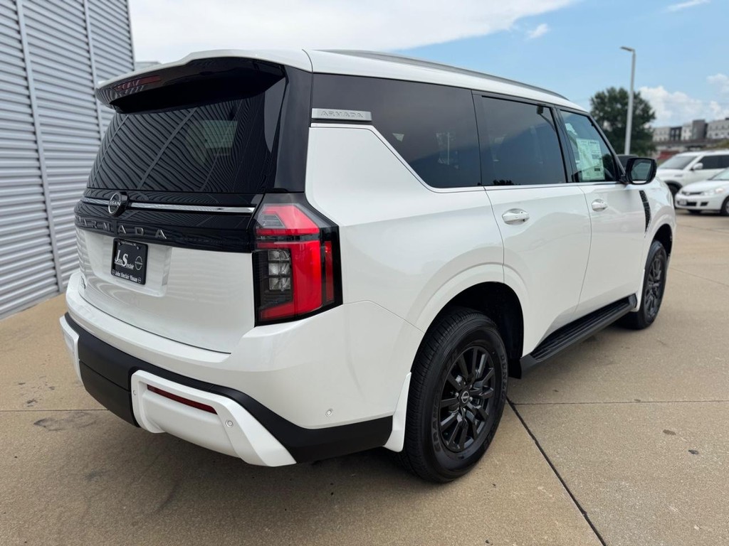 Nissan Armada Vehicle Full-screen Gallery Image 27