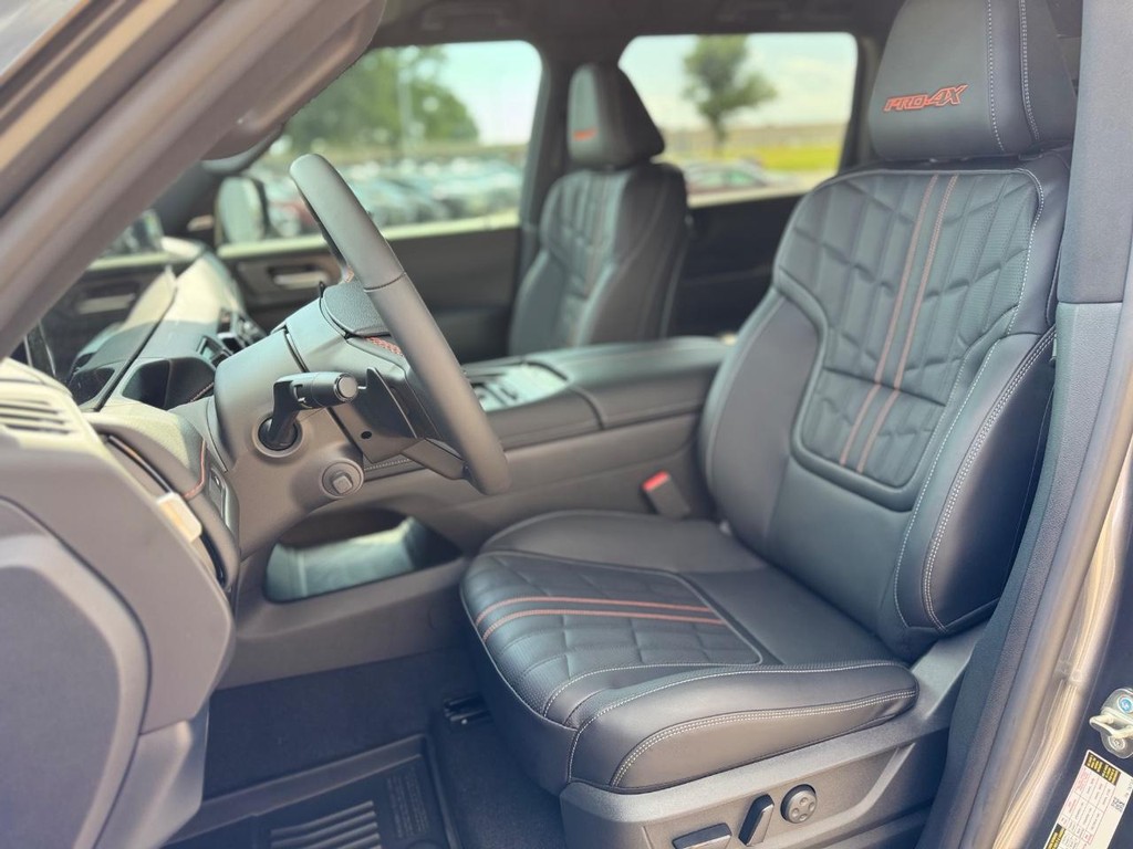 Nissan Armada Vehicle Full-screen Gallery Image 03