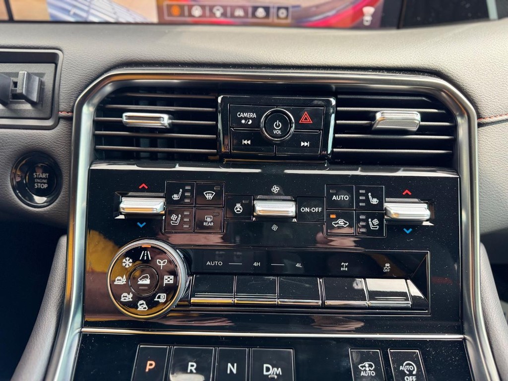 Nissan Armada Vehicle Full-screen Gallery Image 05