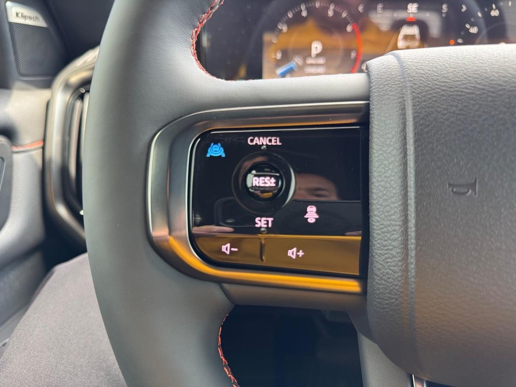 Nissan Armada Vehicle Full-screen Gallery Image 07