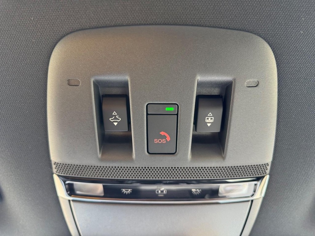 Nissan Armada Vehicle Full-screen Gallery Image 10