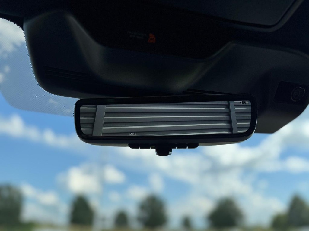 Nissan Armada Vehicle Full-screen Gallery Image 11