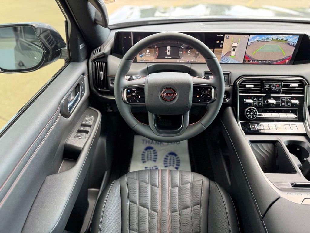 Nissan Armada Vehicle Full-screen Gallery Image 16