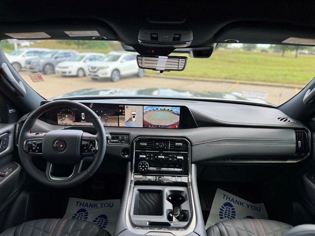 Nissan Armada Vehicle Full-screen Gallery Image 17