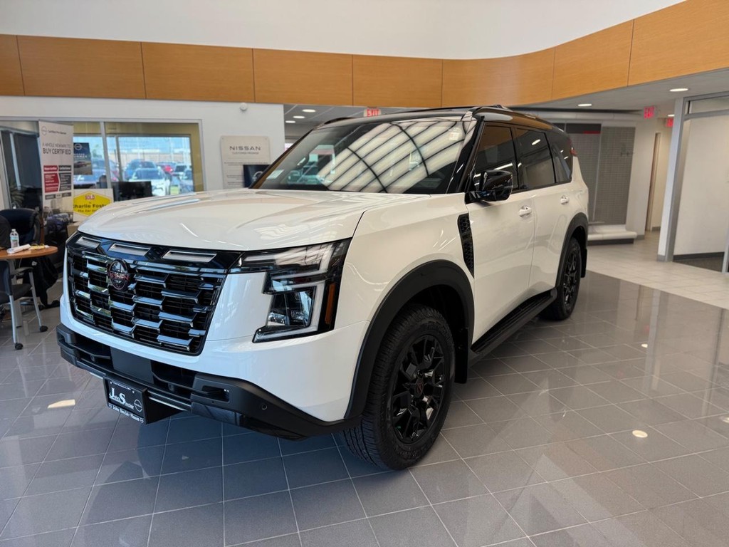 Nissan Armada Vehicle Full-screen Gallery Image 23