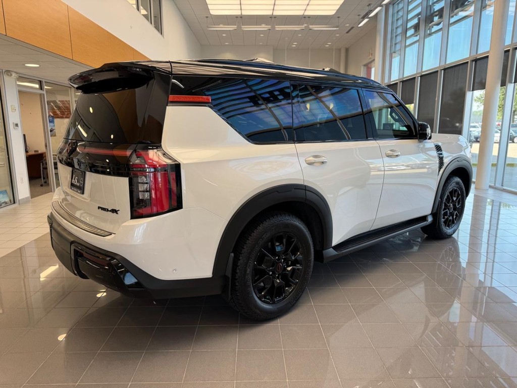 Nissan Armada Vehicle Full-screen Gallery Image 26