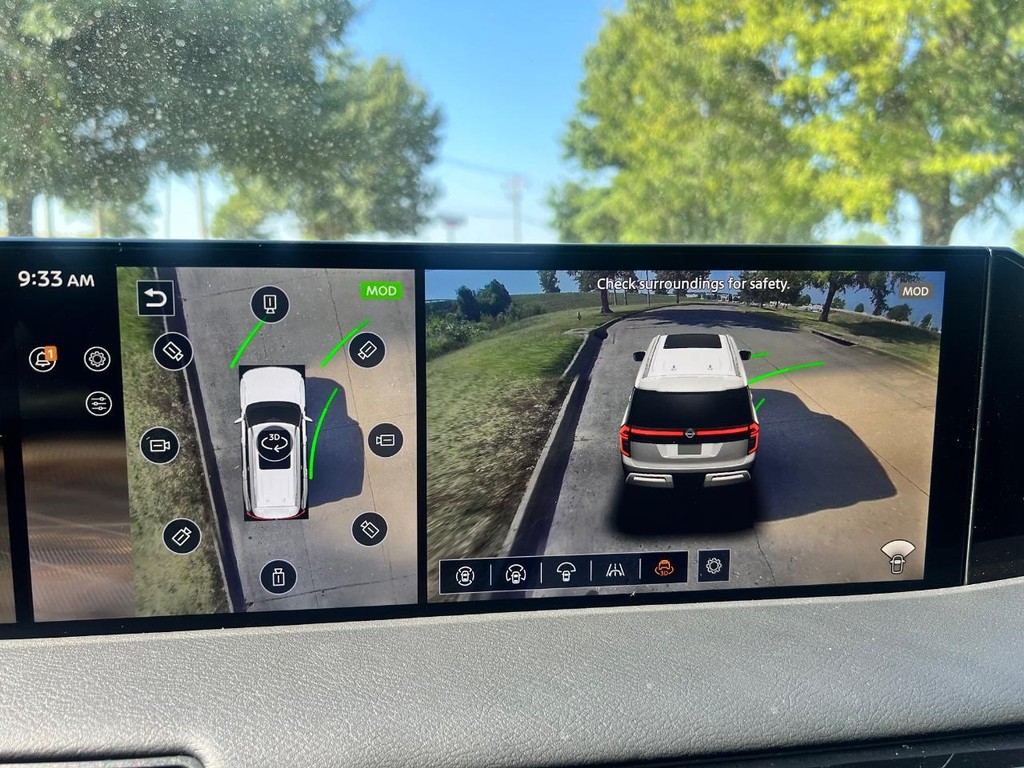 Nissan Armada Vehicle Full-screen Gallery Image 27