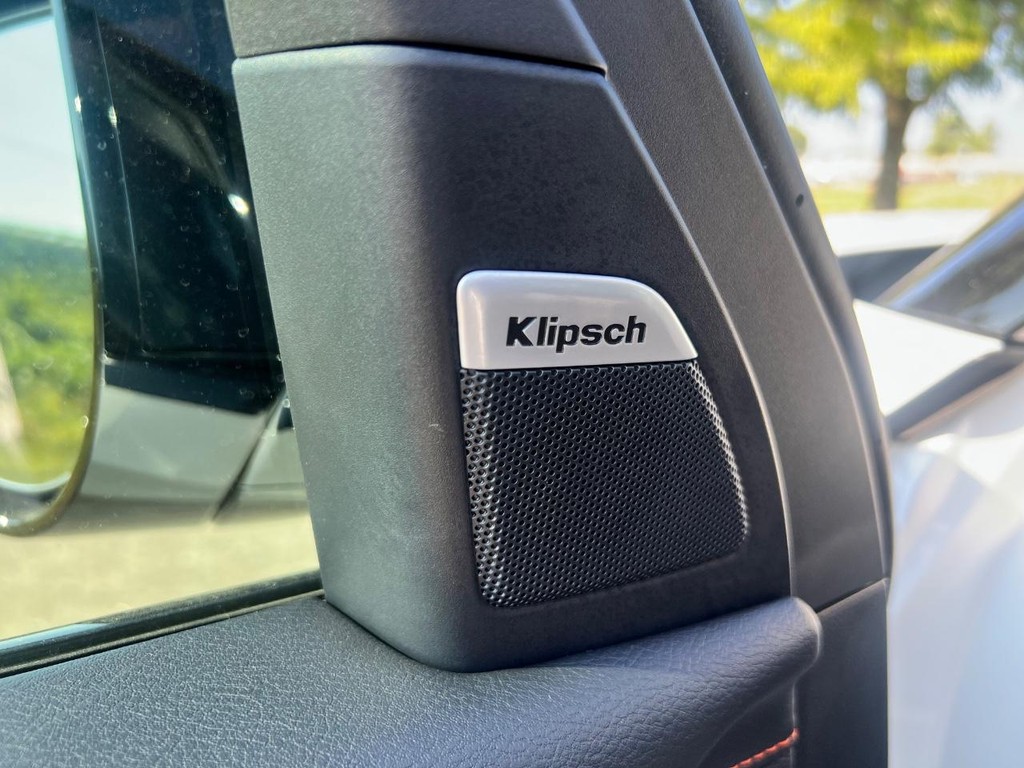 Nissan Armada Vehicle Full-screen Gallery Image 28