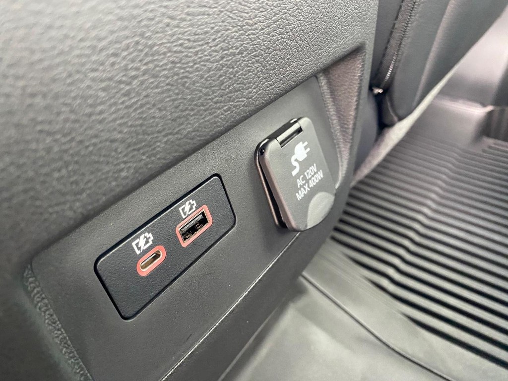 Nissan Frontier Vehicle Full-screen Gallery Image 10