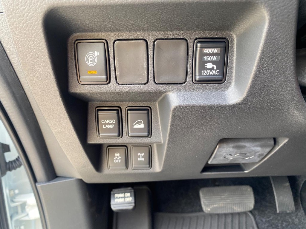 Nissan Frontier Vehicle Full-screen Gallery Image 14