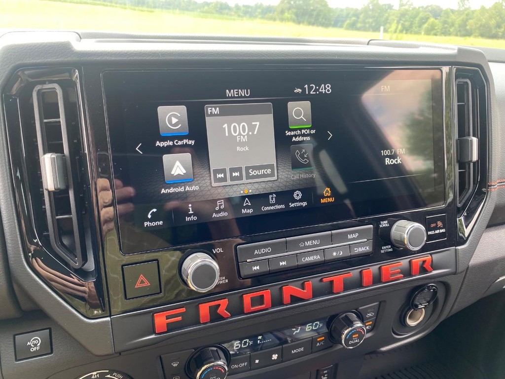 Nissan Frontier Vehicle Full-screen Gallery Image 18