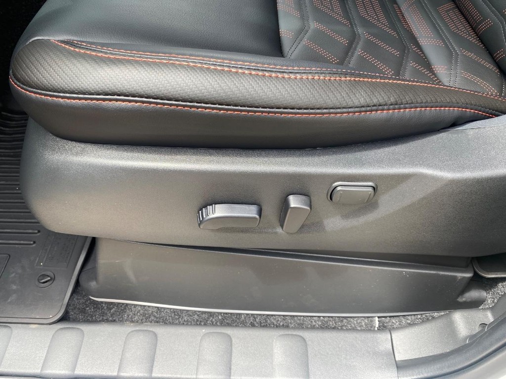 Nissan Frontier Vehicle Full-screen Gallery Image 20