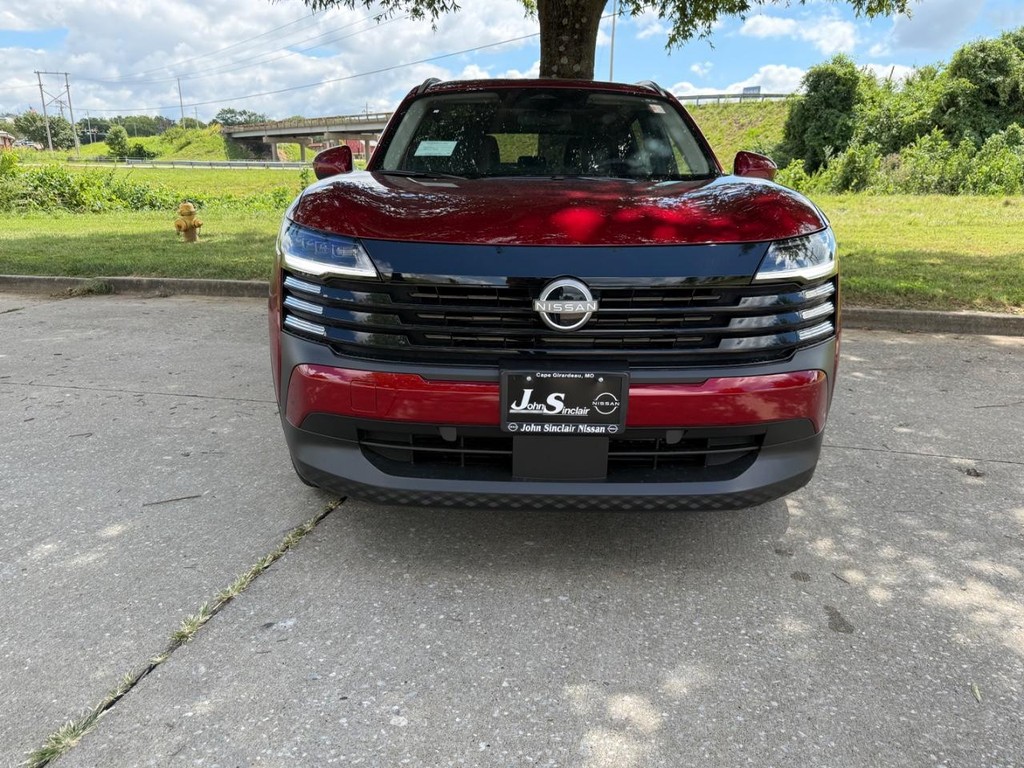 Nissan Kicks Vehicle Full-screen Gallery Image 02