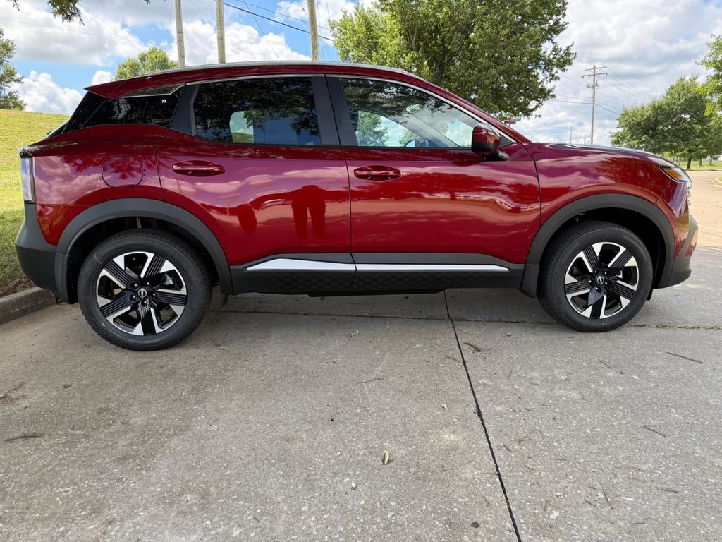 Nissan Kicks Vehicle Full-screen Gallery Image 03