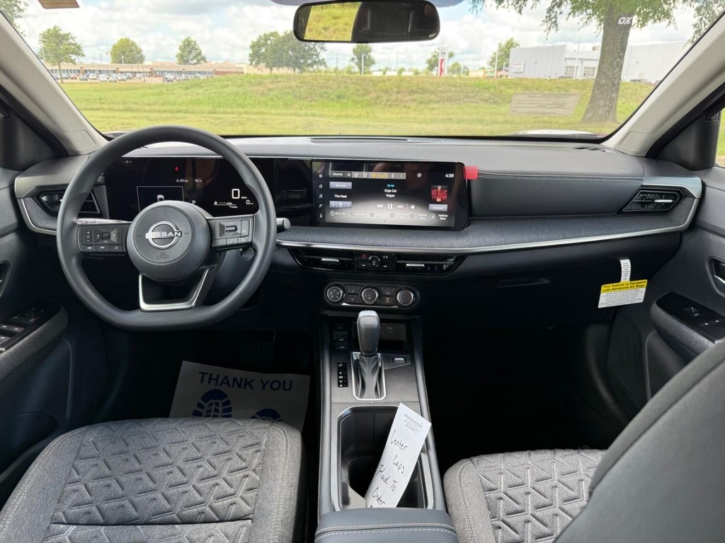 Nissan Kicks Vehicle Full-screen Gallery Image 10