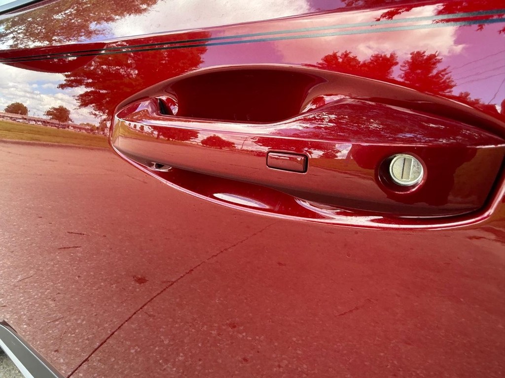 Nissan Kicks Vehicle Full-screen Gallery Image 11