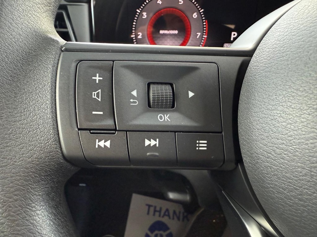 Nissan Kicks Vehicle Full-screen Gallery Image 17