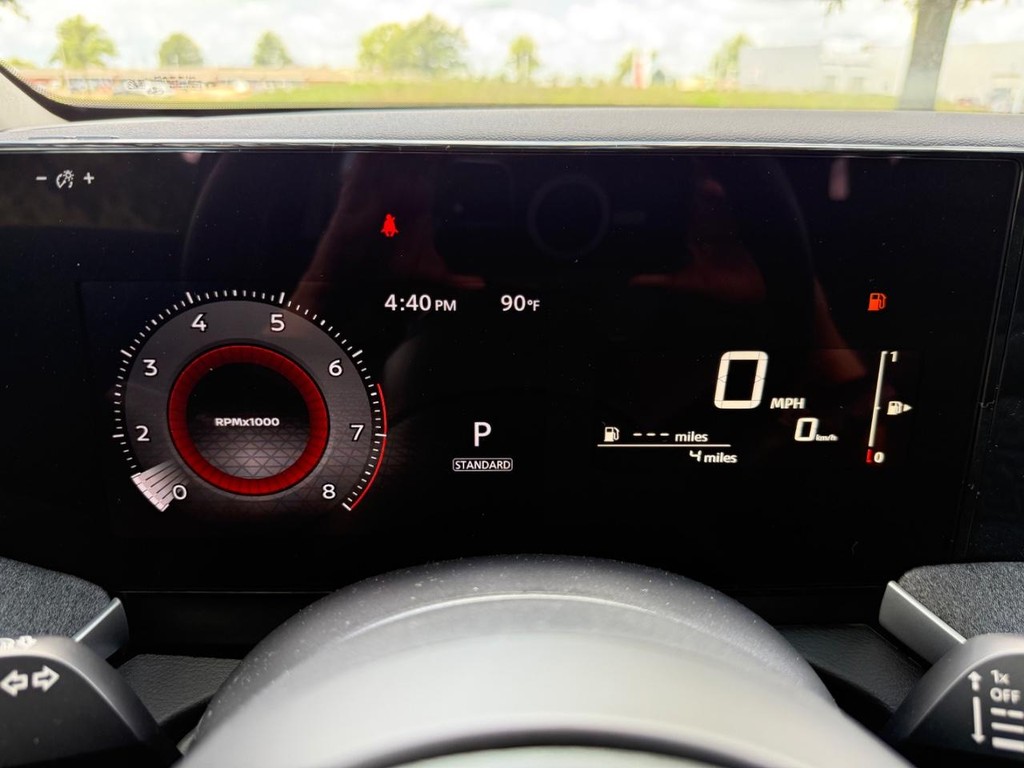 Nissan Kicks Vehicle Full-screen Gallery Image 19