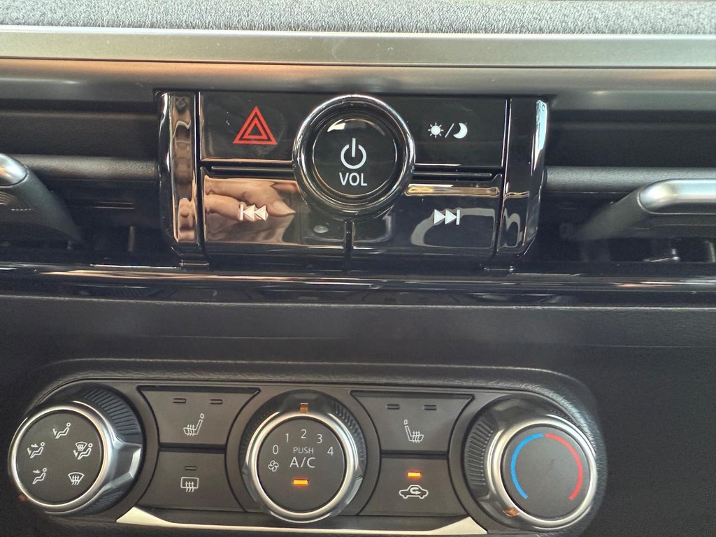 Nissan Kicks Vehicle Full-screen Gallery Image 22