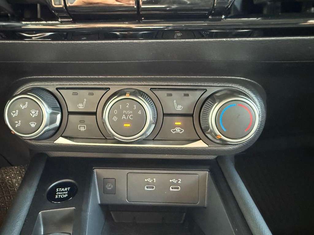 Nissan Kicks Vehicle Full-screen Gallery Image 23