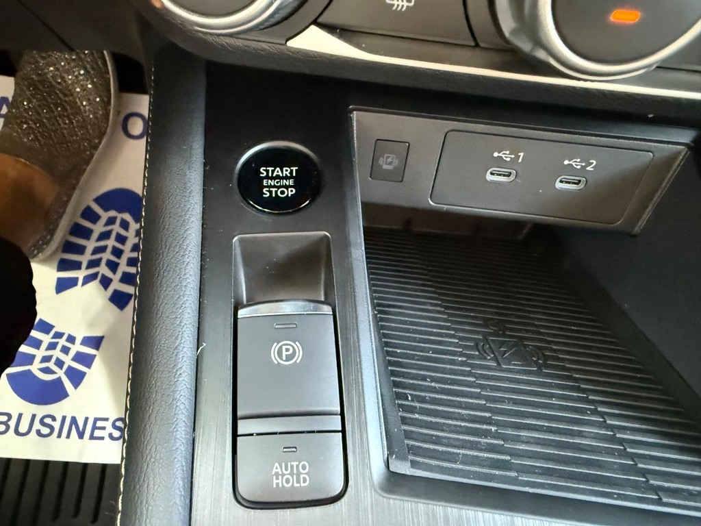 Nissan Kicks Vehicle Full-screen Gallery Image 25