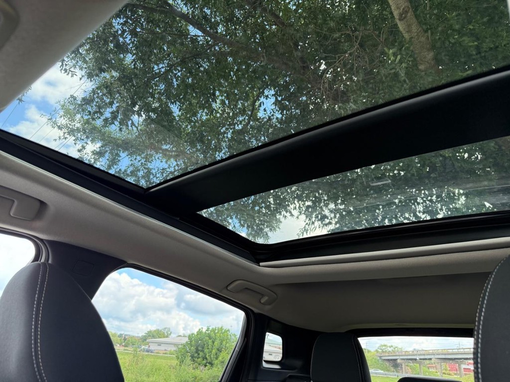 Nissan Kicks Vehicle Full-screen Gallery Image 27