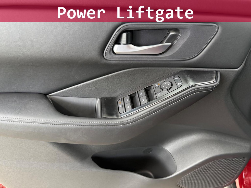 Nissan Rogue Vehicle Full-screen Gallery Image 13