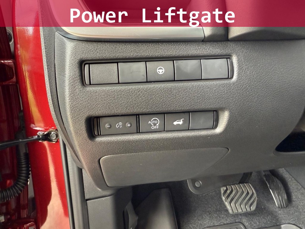 Nissan Rogue Vehicle Full-screen Gallery Image 17