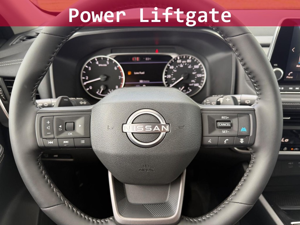 Nissan Rogue Vehicle Full-screen Gallery Image 18