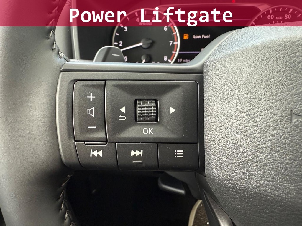 Nissan Rogue Vehicle Full-screen Gallery Image 19