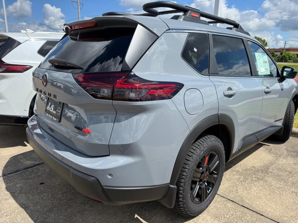 Nissan Rogue Vehicle Full-screen Gallery Image 07