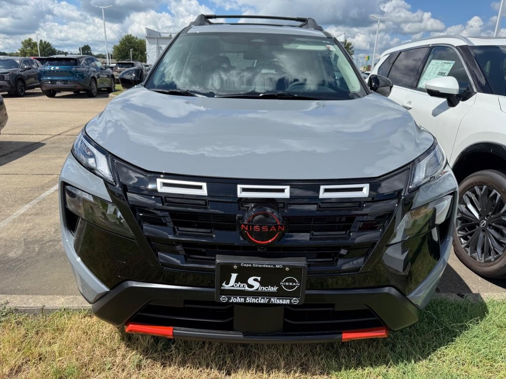 Nissan Rogue Vehicle Full-screen Gallery Image 08