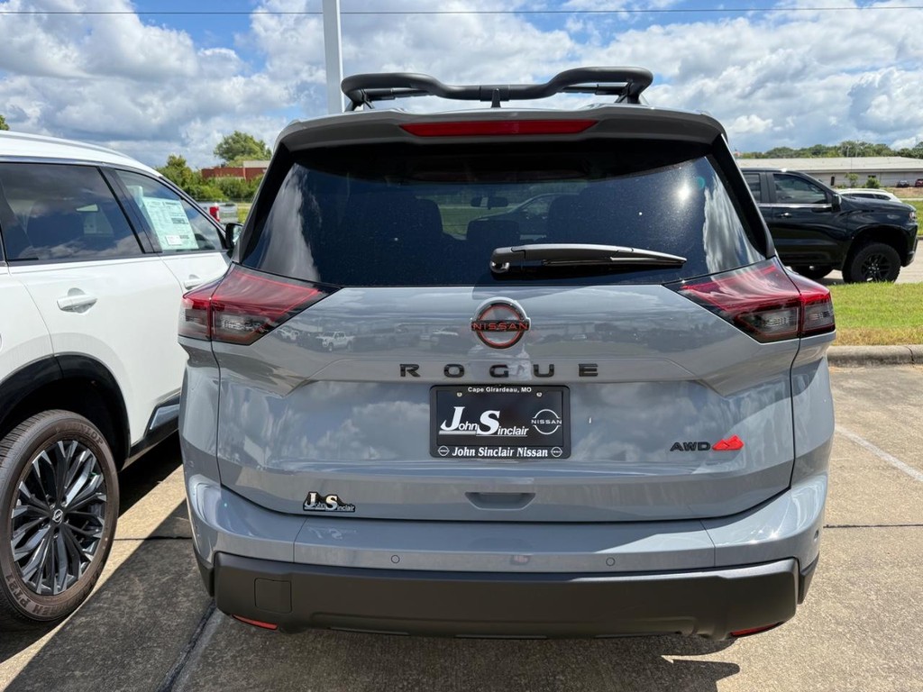 Nissan Rogue Vehicle Full-screen Gallery Image 10