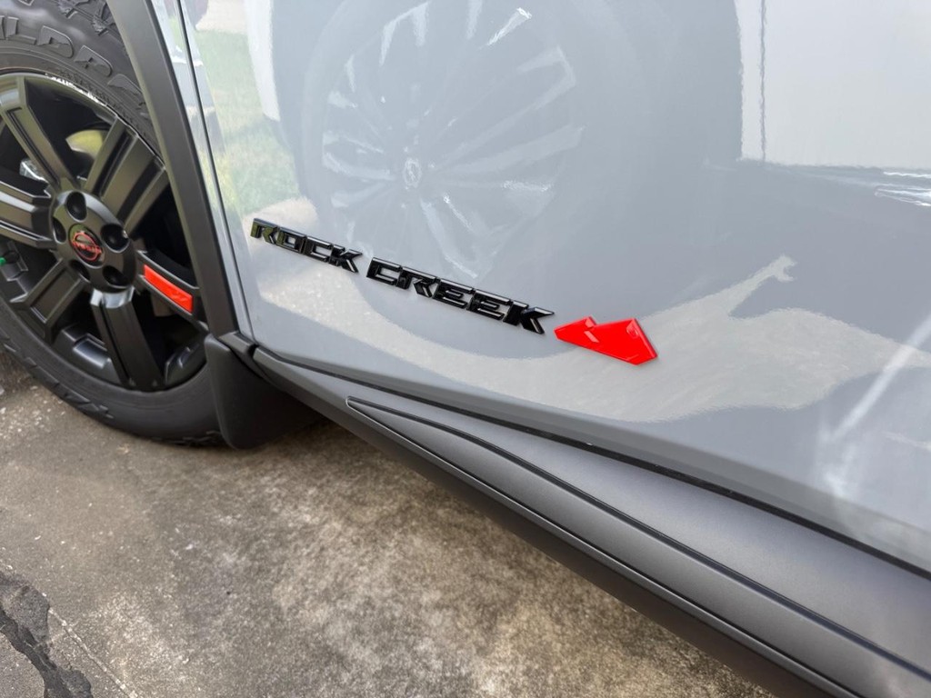 Nissan Rogue Vehicle Full-screen Gallery Image 15