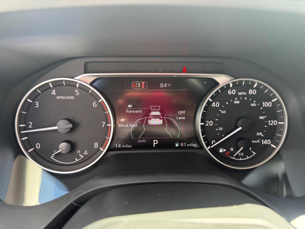 Nissan Rogue Vehicle Full-screen Gallery Image 16