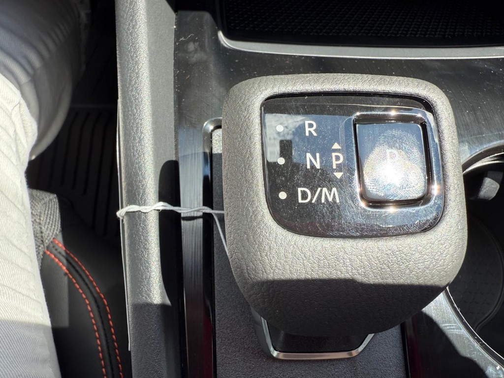 Nissan Rogue Vehicle Full-screen Gallery Image 20