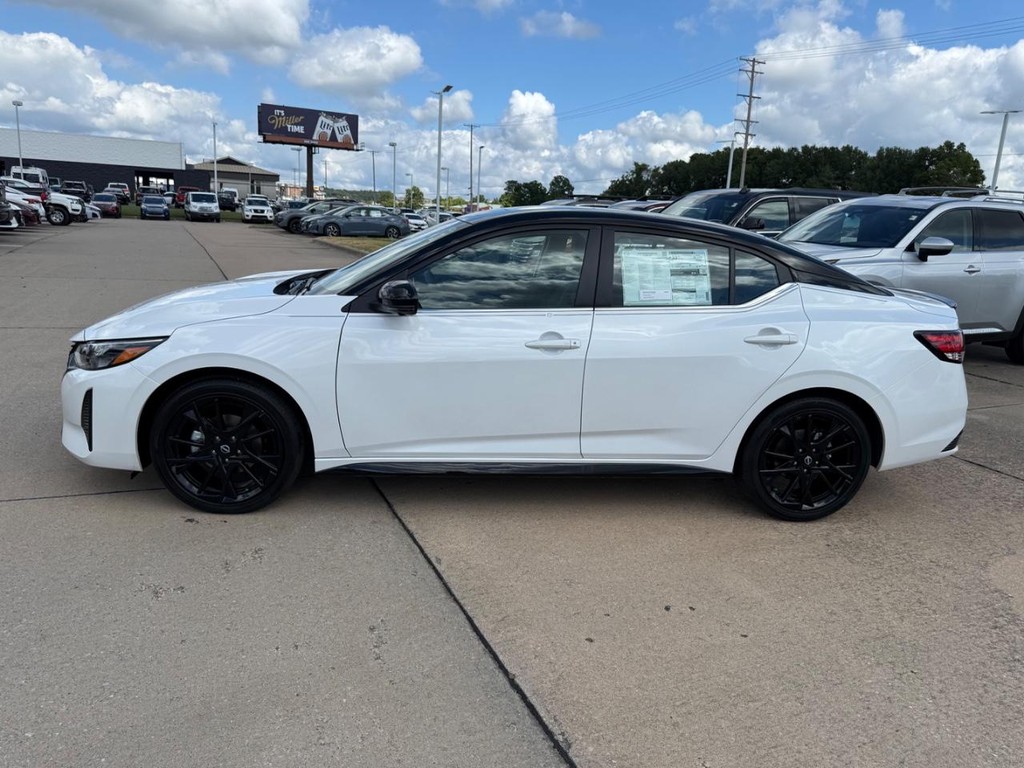 Nissan Sentra Vehicle Full-screen Gallery Image 02