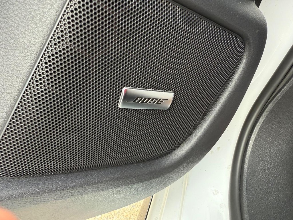 Nissan Sentra Vehicle Full-screen Gallery Image 07