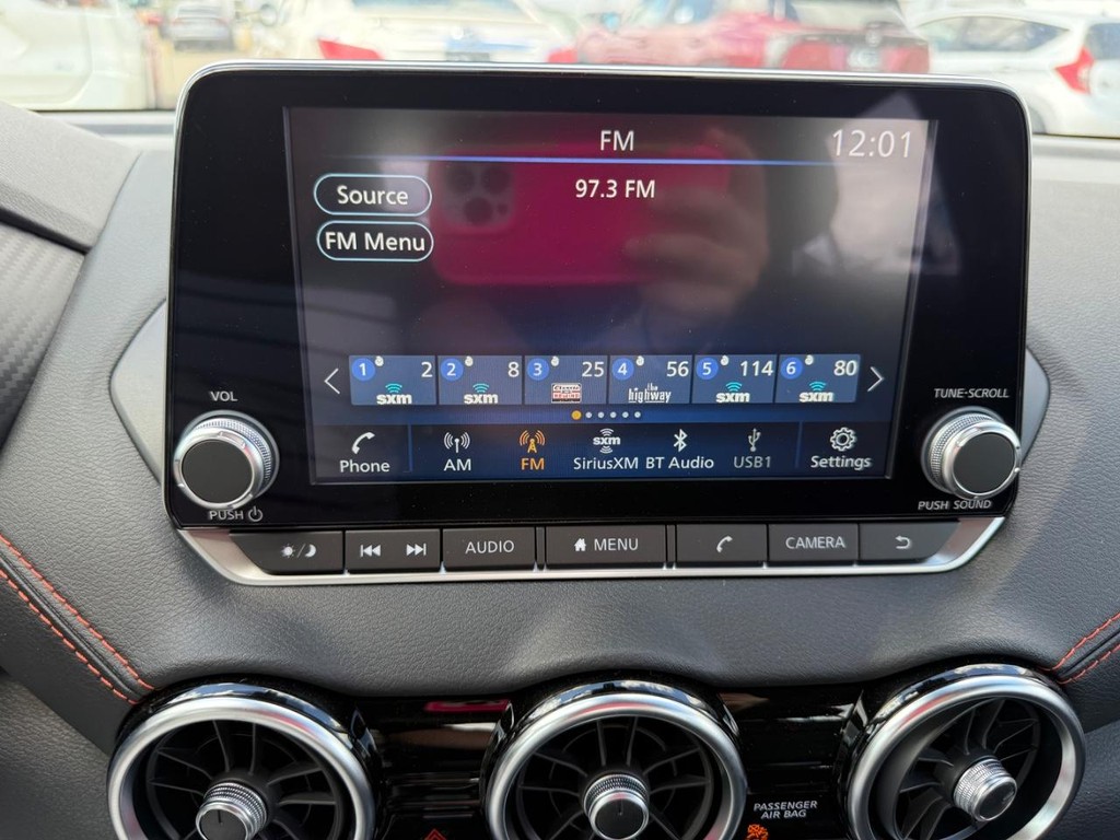 Nissan Sentra Vehicle Full-screen Gallery Image 13