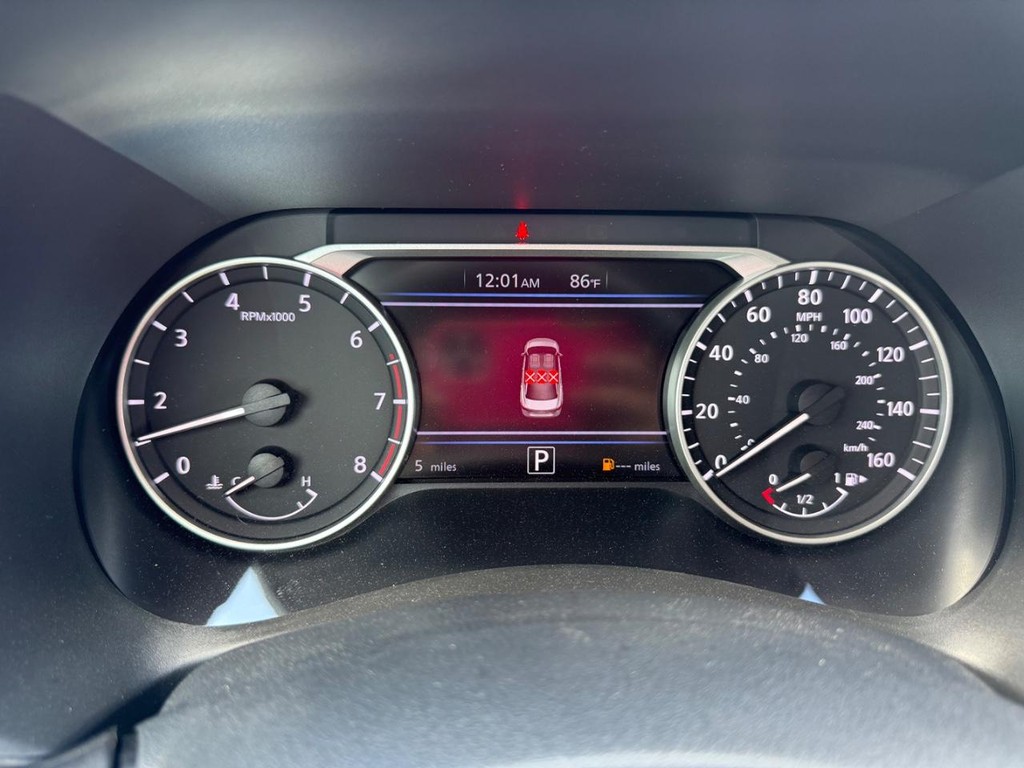 Nissan Sentra Vehicle Full-screen Gallery Image 14