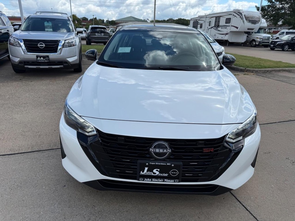 Nissan Sentra Vehicle Full-screen Gallery Image 15