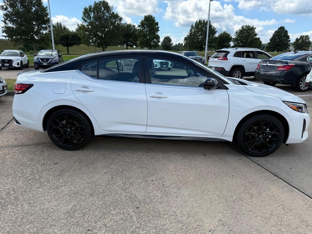 Nissan Sentra Vehicle Full-screen Gallery Image 17