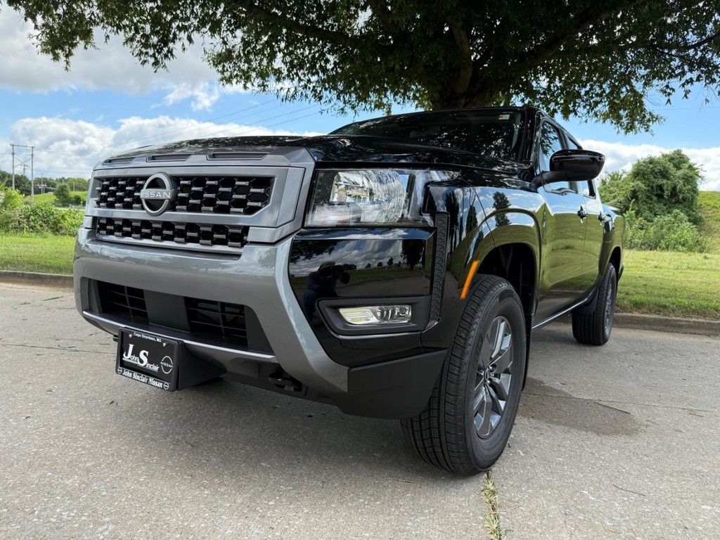 Nissan Frontier Vehicle Full-screen Gallery Image 09
