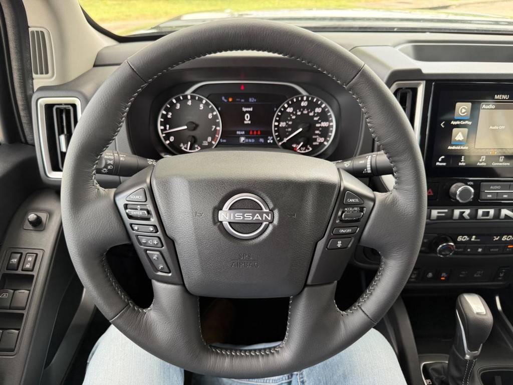 Nissan Frontier Vehicle Full-screen Gallery Image 17