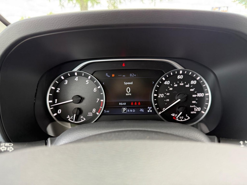 Nissan Frontier Vehicle Full-screen Gallery Image 20