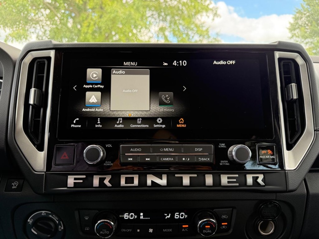 Nissan Frontier Vehicle Full-screen Gallery Image 21