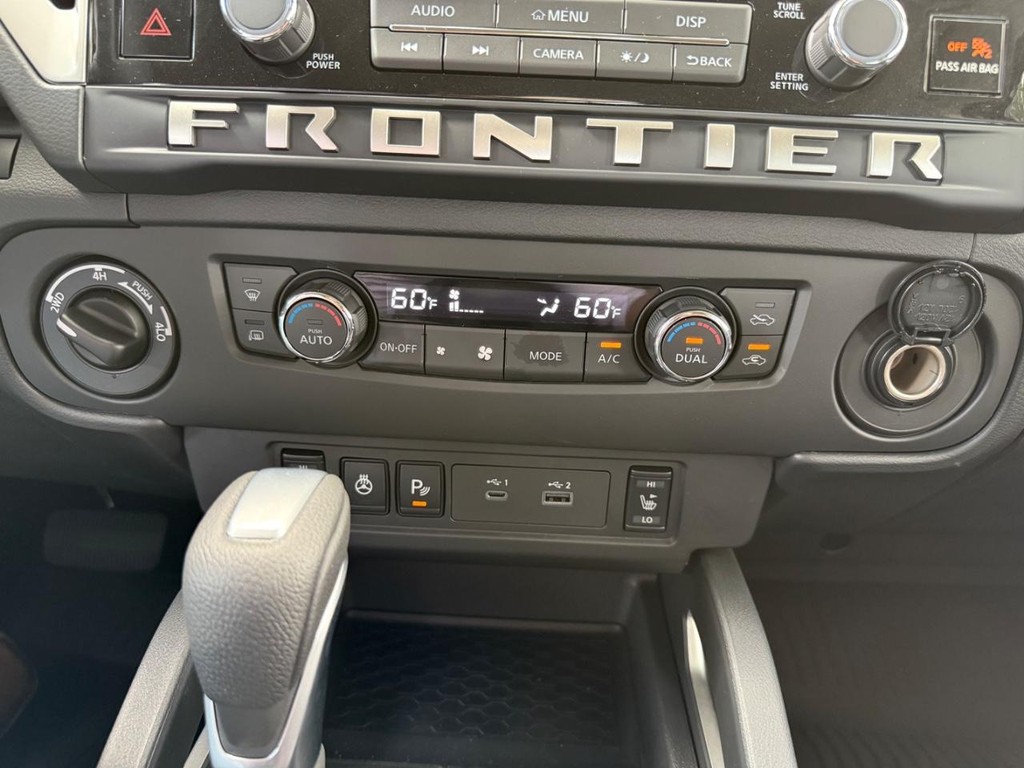 Nissan Frontier Vehicle Full-screen Gallery Image 22