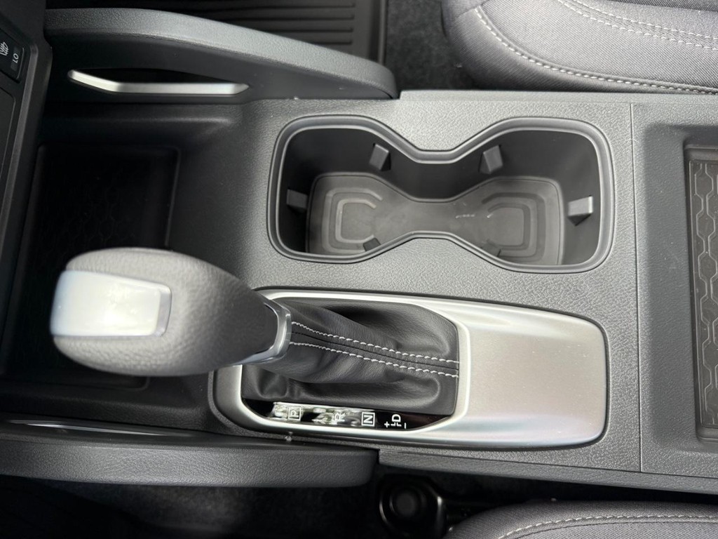 Nissan Frontier Vehicle Full-screen Gallery Image 23