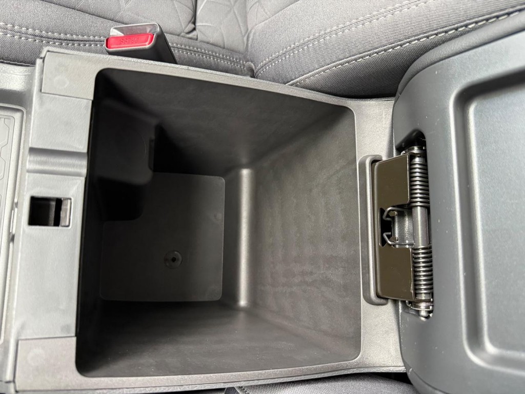 Nissan Frontier Vehicle Full-screen Gallery Image 24