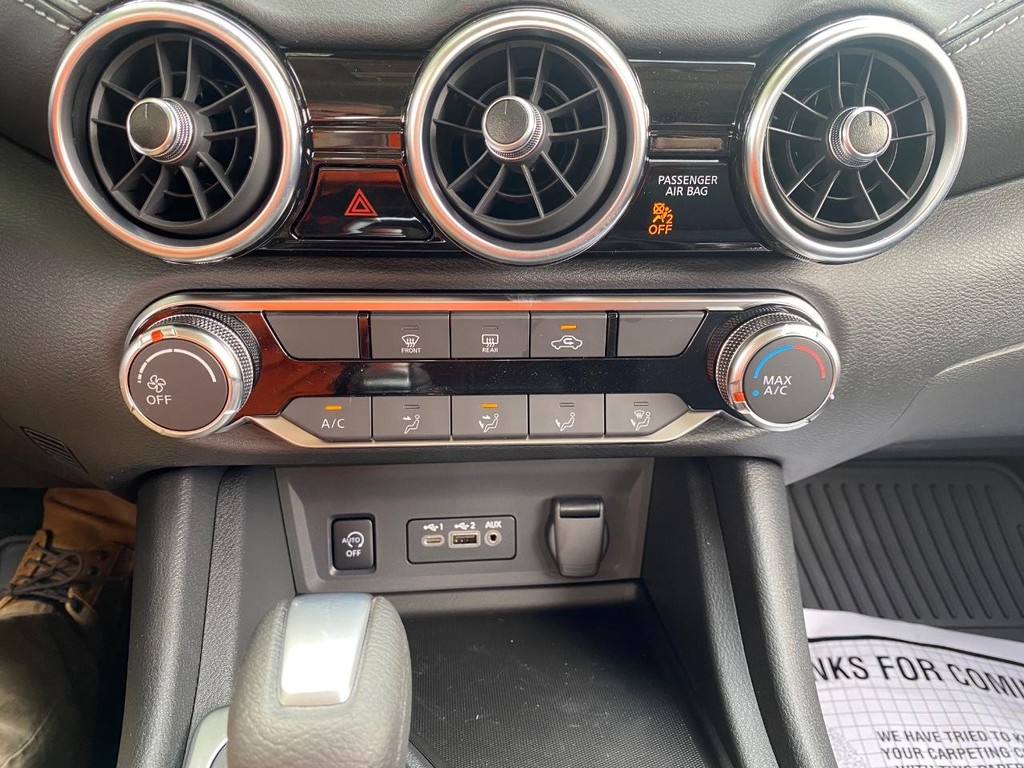 Nissan Sentra Vehicle Full-screen Gallery Image 05